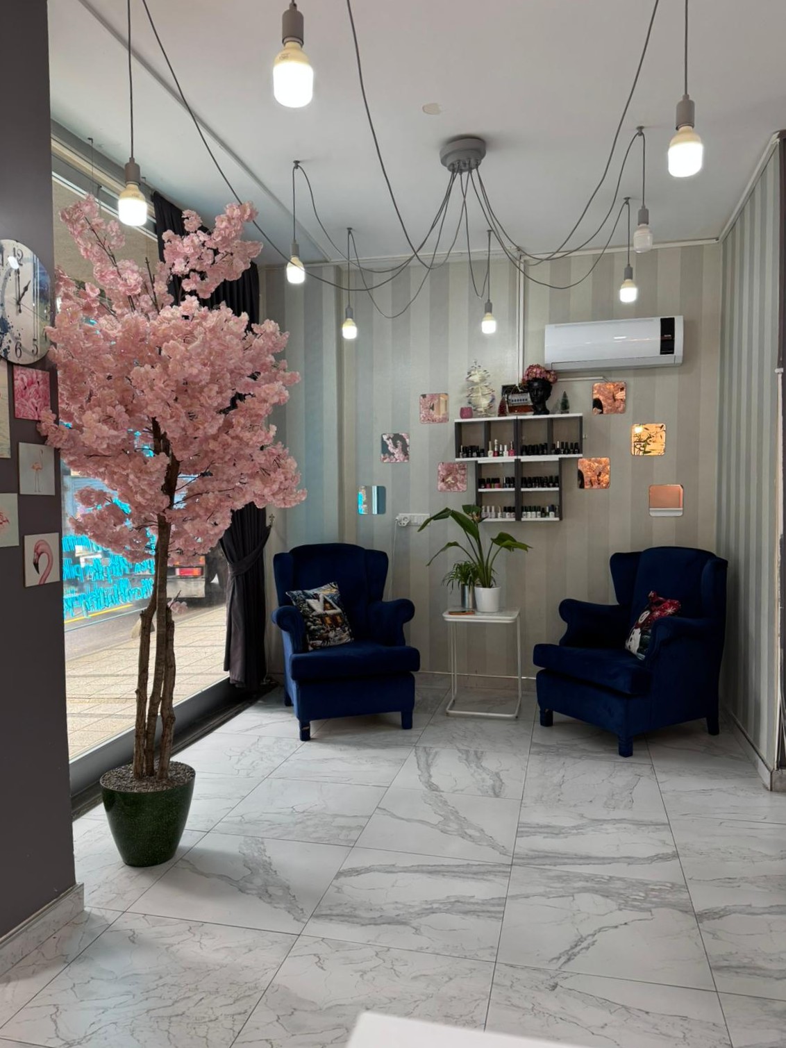 Şenay Doğan Beauty salon içi bekleme ve bakım alanı